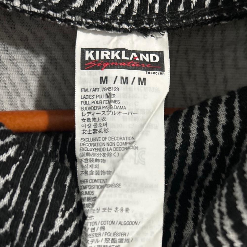 Kirkland Signature Black and White Print‎ Cowl Neck Top Women's Size Medium - Picture 2 of 5